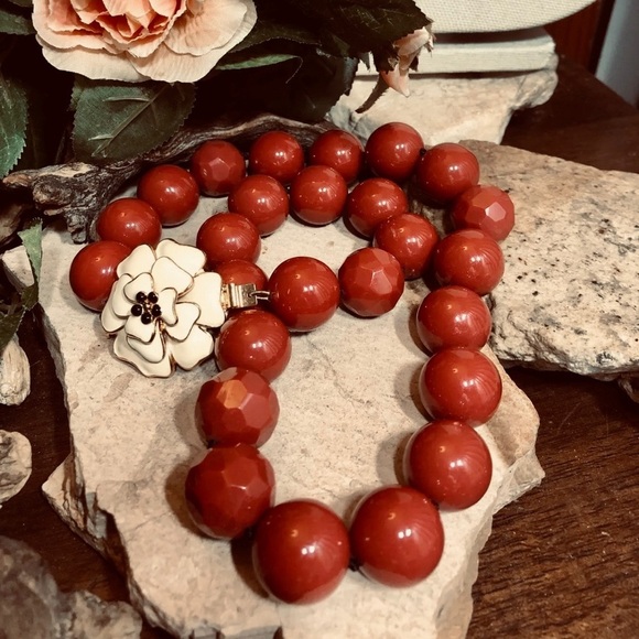 Chunky Geometric Bead 22" Necklace Enamel Gardenia Clasp All Seasons & Occasions - Picture 1 of 11